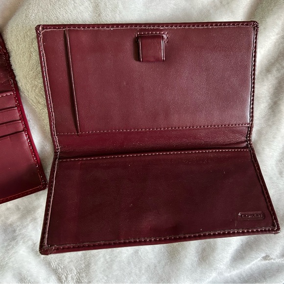 LIKE NEW Coach Tri fold Wallet and Checkbook Cover IN BEIGE WITH Red trim - Picture 6 of 11